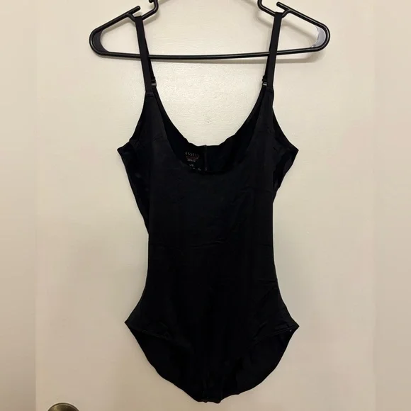 SPANX Assets Red Hot Label Black Shapewear Bodysuit Tank - Picture 1 of 6